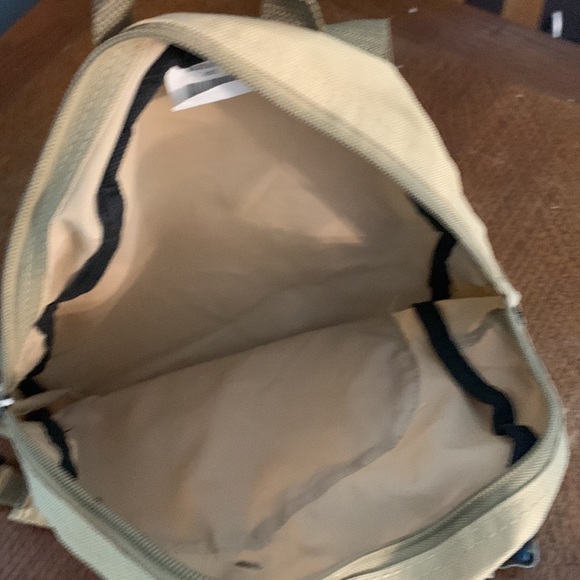 Backpack - Picture 4 of 5